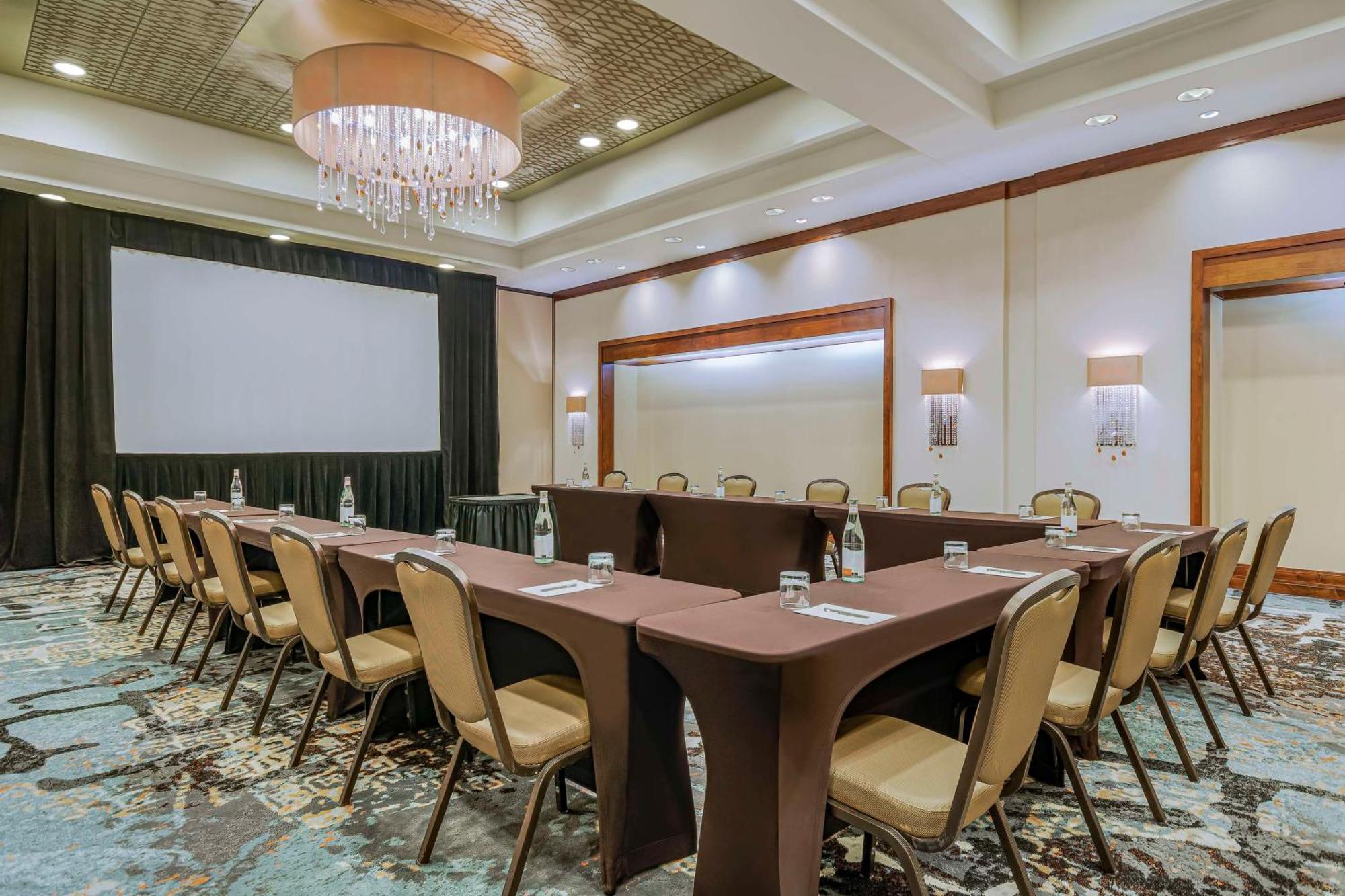 Embassy Suites Houston - Downtown Kültér fotó